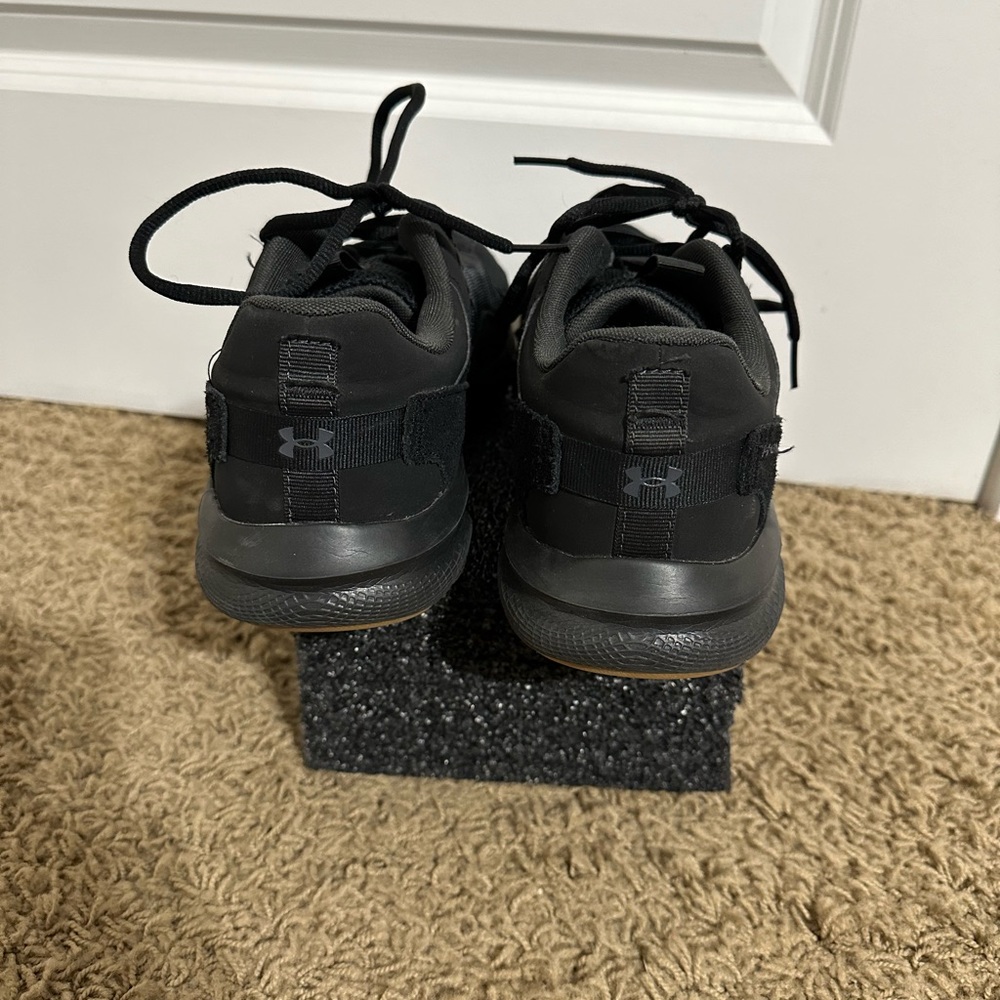 Under Armour 11.5 black shoes - Picture 3 of 5